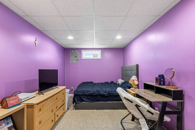 15 Dolphin Cir, Somerset, MA 02726