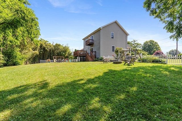 15 Dolphin Cir, Somerset, MA 02726