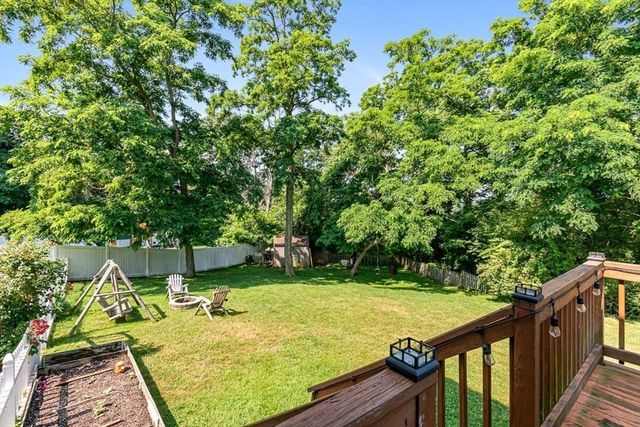 15 Dolphin Cir, Somerset, MA 02726