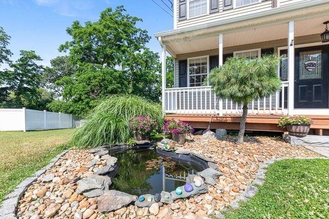 15 Dolphin Cir, Somerset, MA 02726