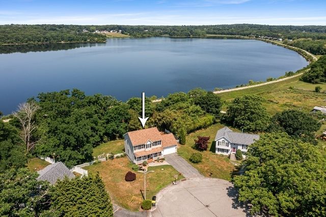 15 Dolphin Cir, Somerset, MA 02726