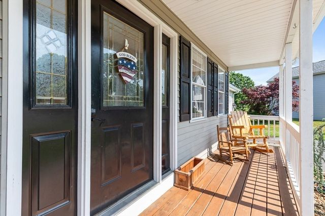 15 Dolphin Cir, Somerset, MA 02726