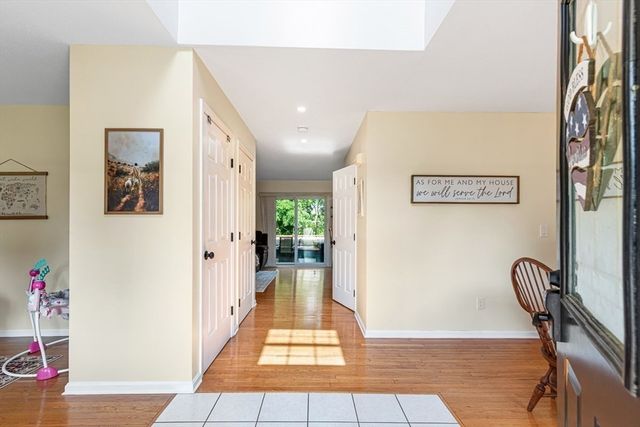 15 Dolphin Cir, Somerset, MA 02726