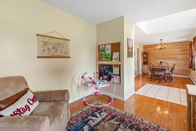 15 Dolphin Cir, Somerset, MA 02726