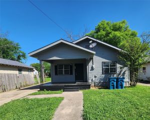 805 E Palestine Street, Mexia, TX 76667