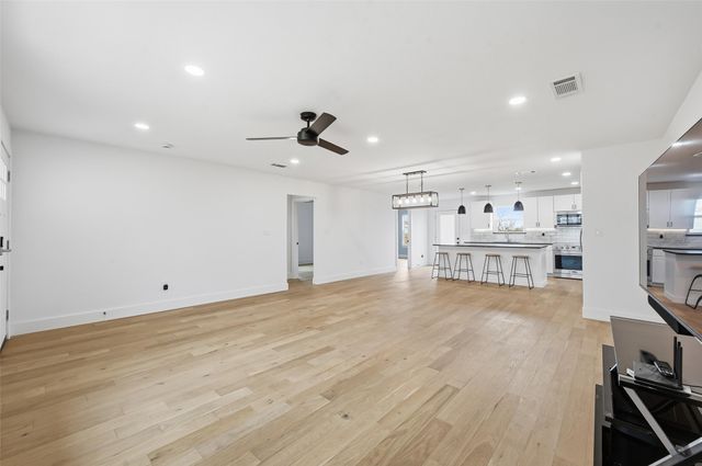 717 Circle Drive, Arlington, TX 76010