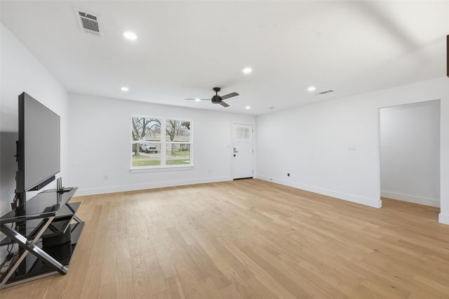 717 Circle Drive, Arlington, TX 76010