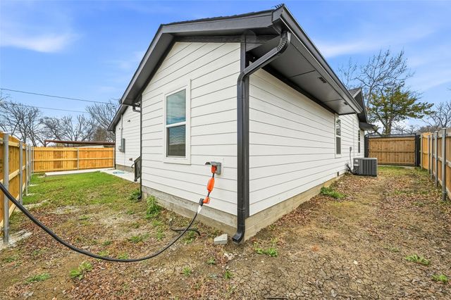 717 Circle Drive, Arlington, TX 76010