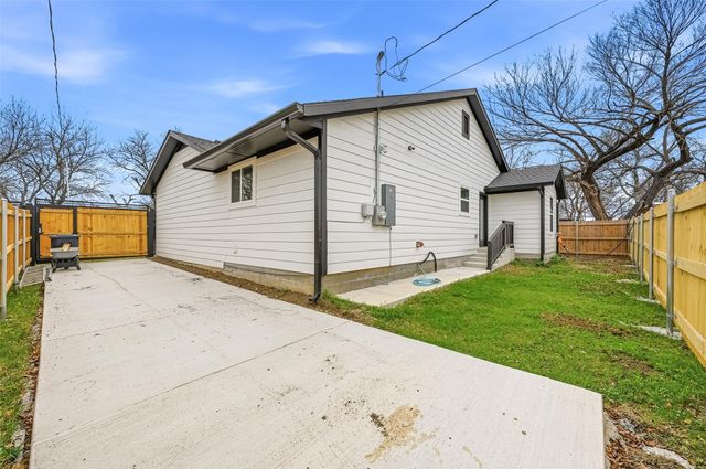 717 Circle Drive, Arlington, TX 76010