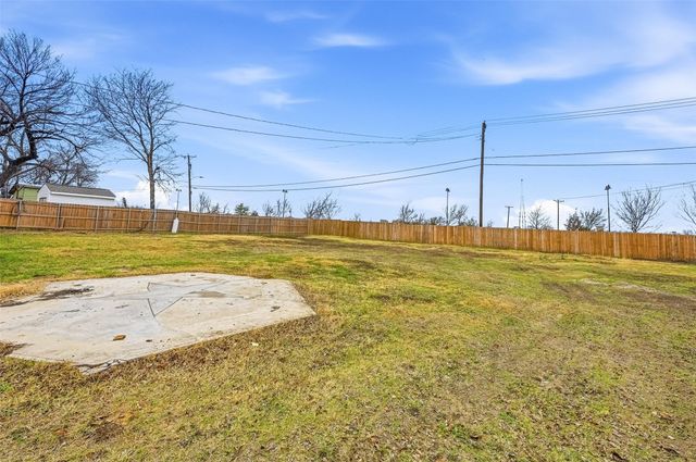 717 Circle Drive, Arlington, TX 76010