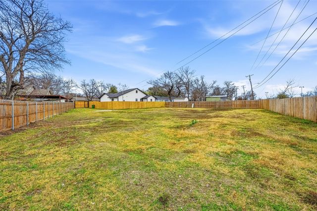 717 Circle Drive, Arlington, TX 76010