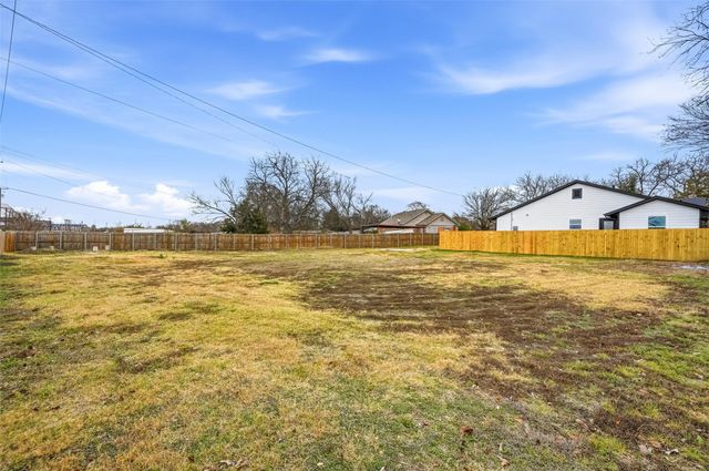 717 Circle Drive, Arlington, TX 76010