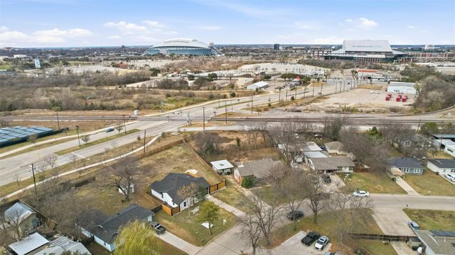 717 Circle Drive, Arlington, TX 76010