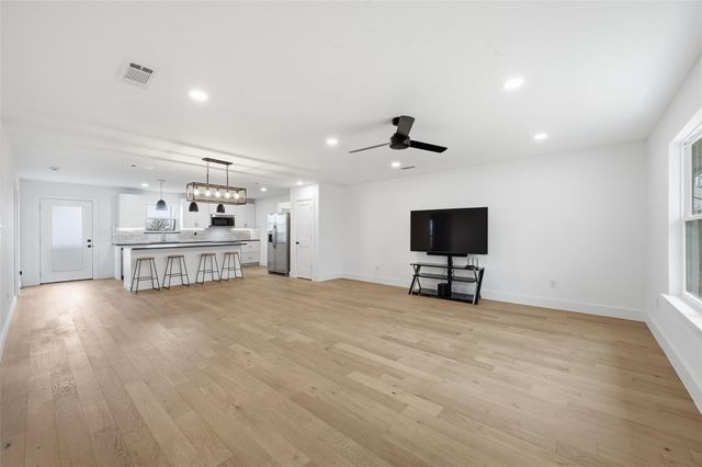 717 Circle Drive, Arlington, TX 76010