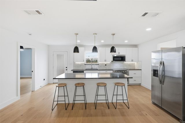 717 Circle Drive, Arlington, TX 76010