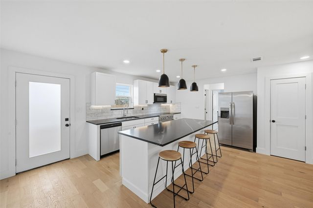 717 Circle Drive, Arlington, TX 76010