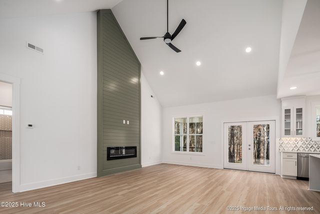 121 Castle Court, Washington, NC 27889