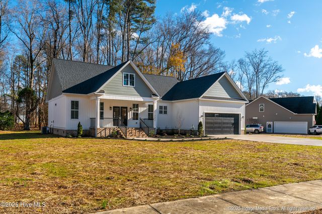 121 Castle Court, Washington, NC 27889