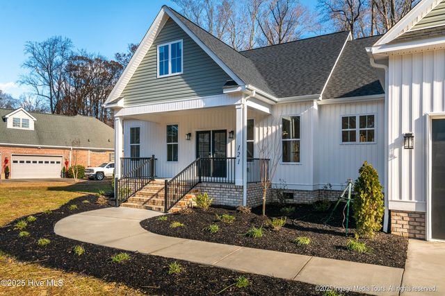 121 Castle Court, Washington, NC 27889
