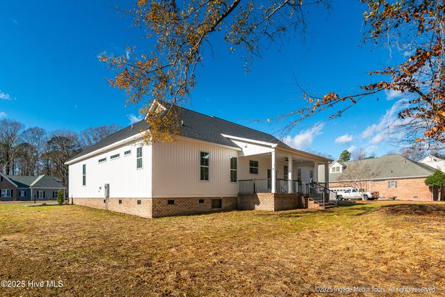 121 Castle Court, Washington, NC 27889