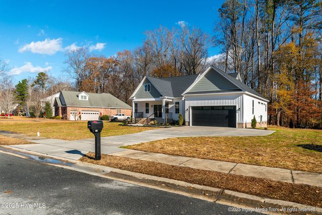 121 Castle Court, Washington, NC 27889