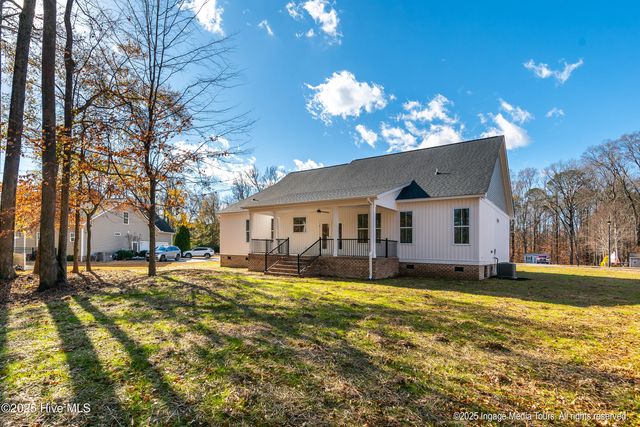 121 Castle Court, Washington, NC 27889