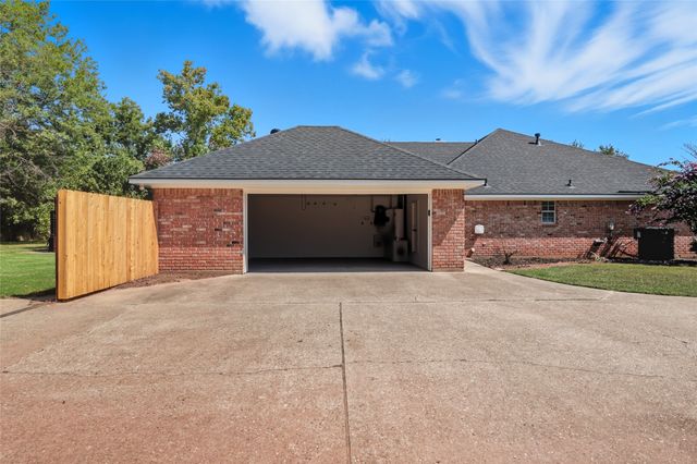 107 Lakewood Point Drive, Bossier City, LA 71111