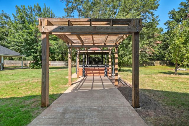 107 Lakewood Point Drive, Bossier City, LA 71111