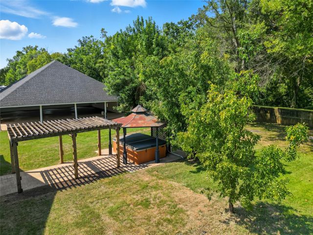 107 Lakewood Point Drive, Bossier City, LA 71111