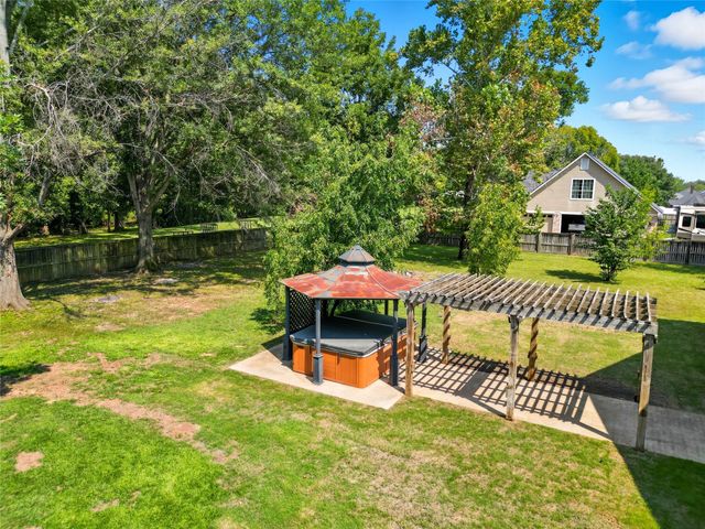 107 Lakewood Point Drive, Bossier City, LA 71111