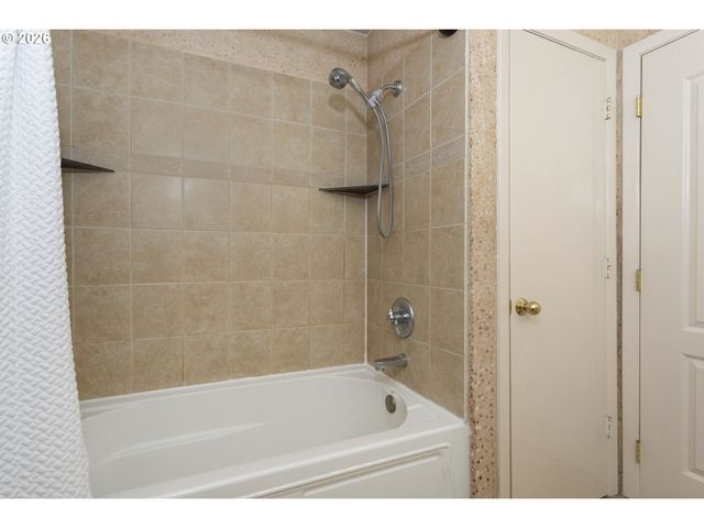 5225 JEAN Rd 512, Lake Oswego, OR 97035