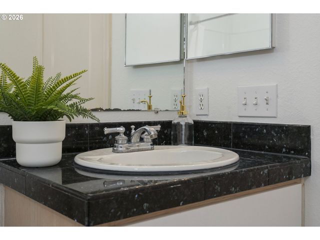 5225 JEAN Rd 512, Lake Oswego, OR 97035