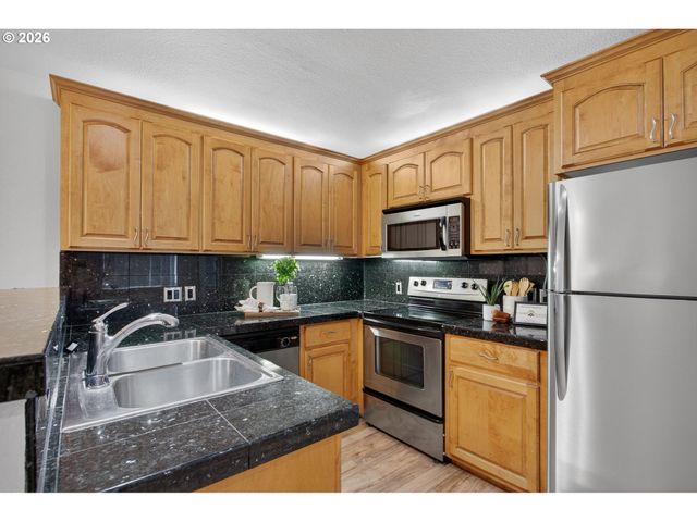 5225 JEAN Rd 512, Lake Oswego, OR 97035