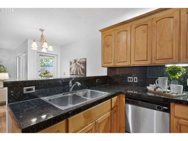 5225 JEAN Rd 512, Lake Oswego, OR 97035