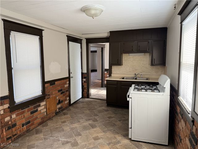 3672 E 48th Street Down, Cleveland, OH 44105