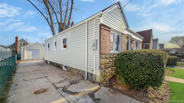 224 Windsor Parkway, Hempstead, NY 11550