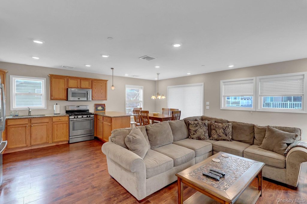72 Arizona Avenue, Long Beach, NY 11561 — photo 4