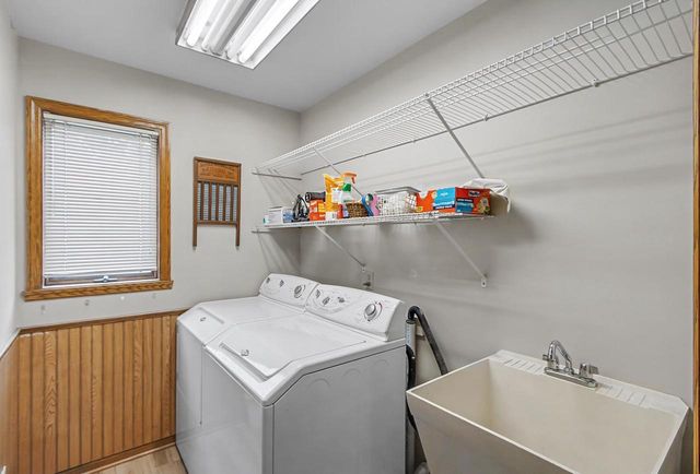 712 N Wuthering Hills Drive, Janesville, WI 53546