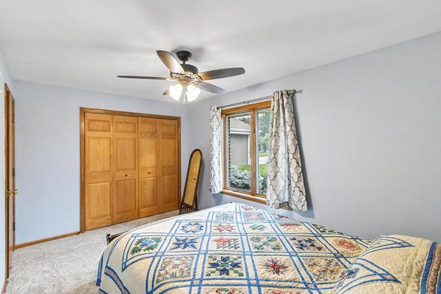 712 N Wuthering Hills Drive, Janesville, WI 53546