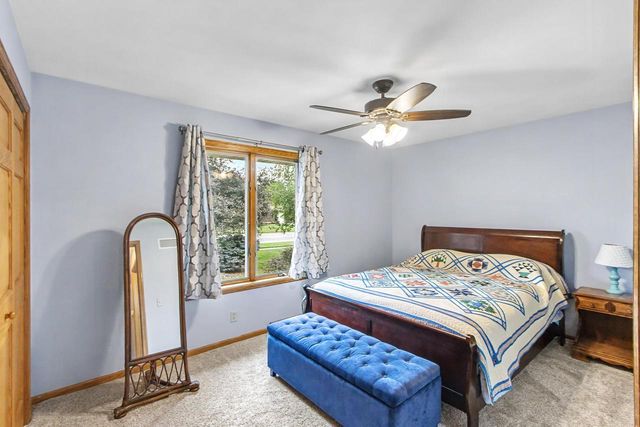 712 N Wuthering Hills Drive, Janesville, WI 53546