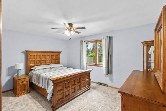 712 N Wuthering Hills Drive, Janesville, WI 53546
