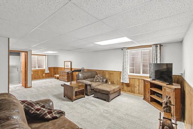 712 N Wuthering Hills Drive, Janesville, WI 53546