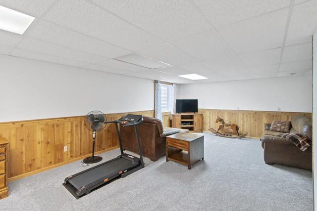 712 N Wuthering Hills Drive, Janesville, WI 53546
