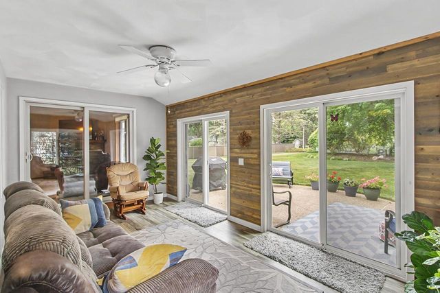 712 N Wuthering Hills Drive, Janesville, WI 53546