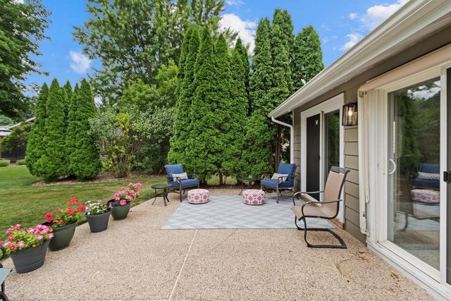 712 N Wuthering Hills Drive, Janesville, WI 53546