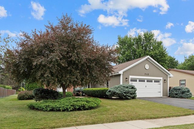 712 N Wuthering Hills Drive, Janesville, WI 53546