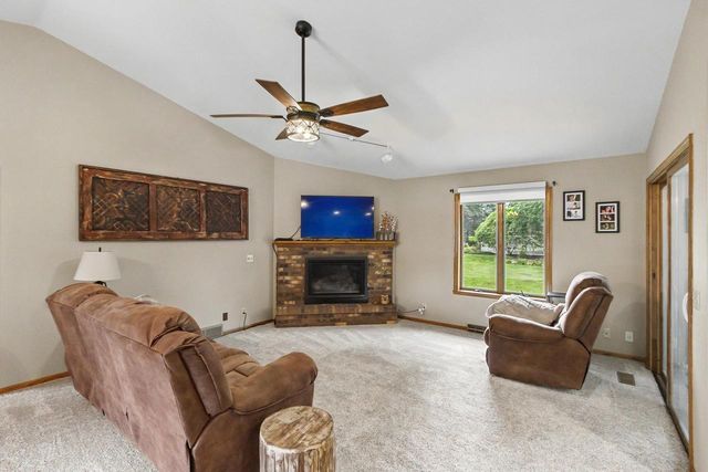 712 N Wuthering Hills Drive, Janesville, WI 53546