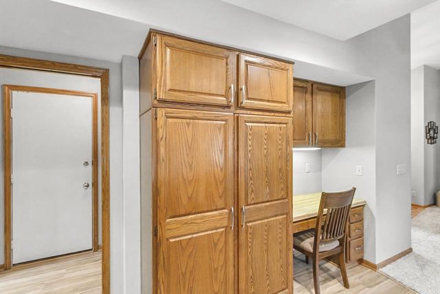 712 N Wuthering Hills Drive, Janesville, WI 53546