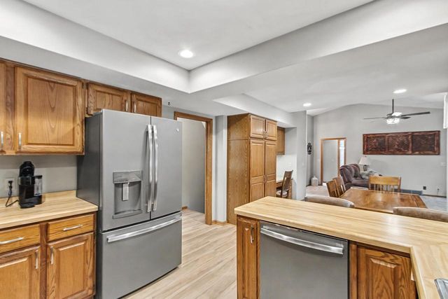 712 N Wuthering Hills Drive, Janesville, WI 53546