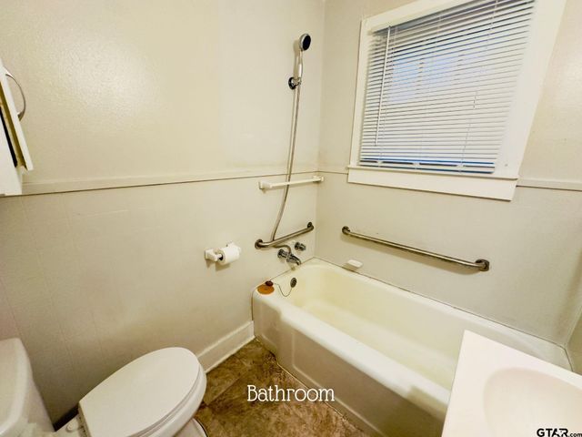 424 W Blackbourn St, Hawkins, TX 75765